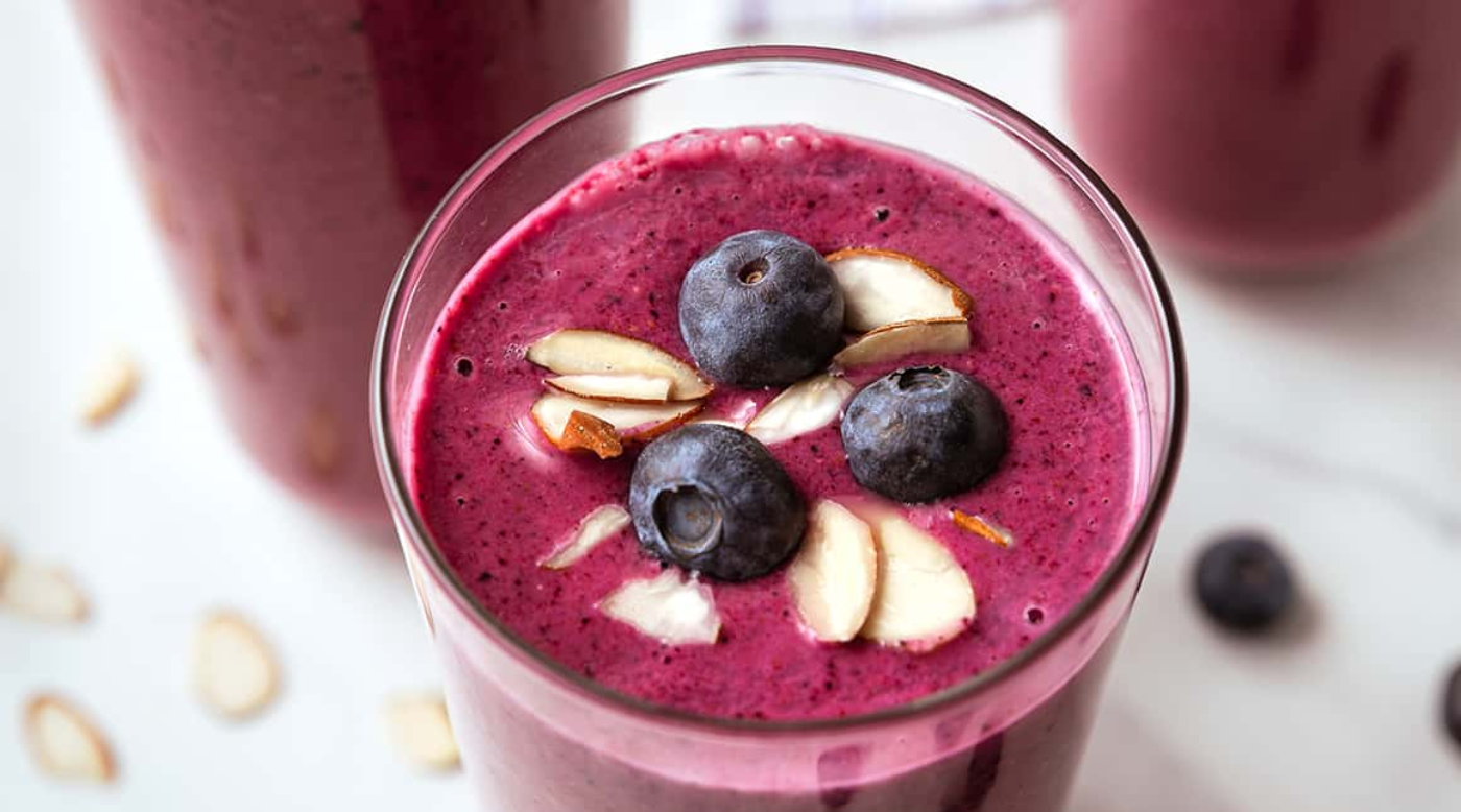  blueberry chia beet detox smoothie